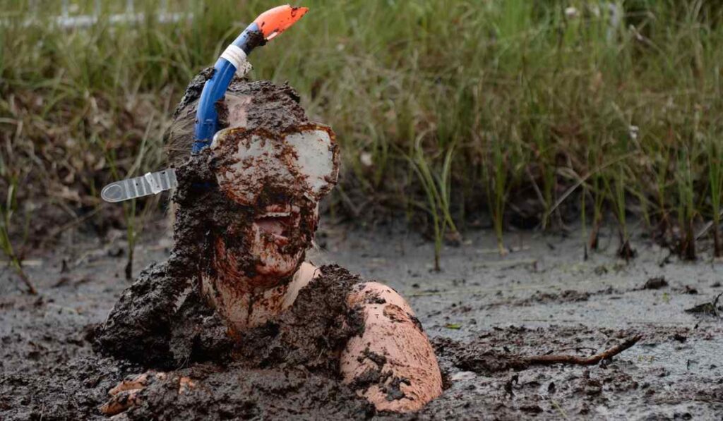 weird sports in the world - bog snorkeling